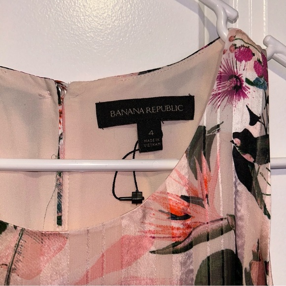 Banana Republic Botanical Print Fit-and-Flare Maxi Dress - Picture 4 of 11